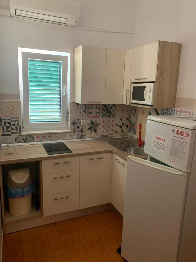 Apartmani Adriatic Ana Novalja Eksteriør bilde