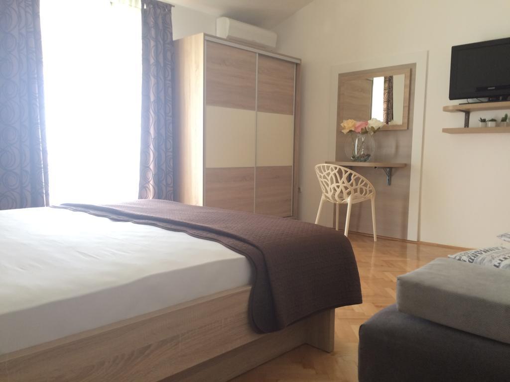 Apartmani Adriatic Ana Novalja Eksteriør bilde