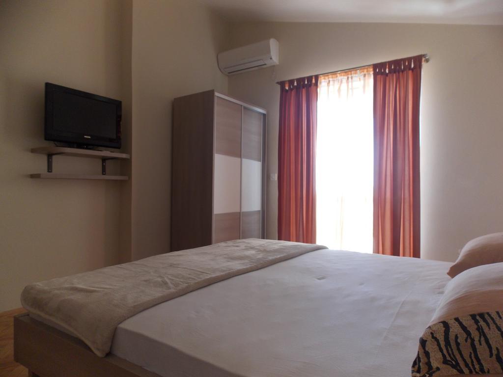 Apartmani Adriatic Ana Novalja Eksteriør bilde