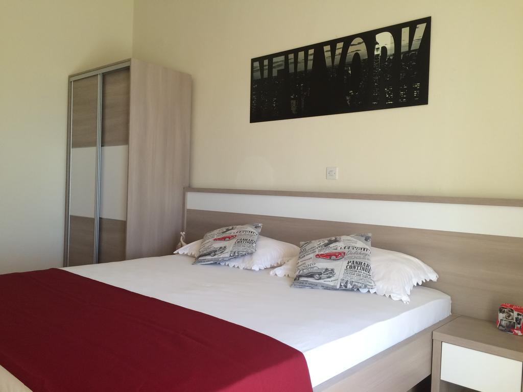 Apartmani Adriatic Ana Novalja Eksteriør bilde