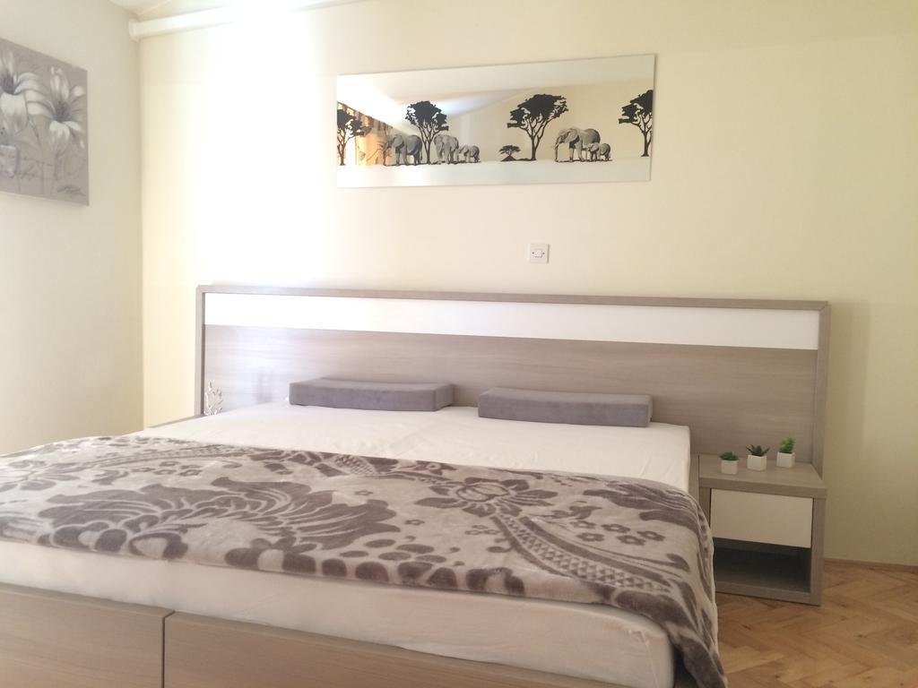 Apartmani Adriatic Ana Novalja Eksteriør bilde