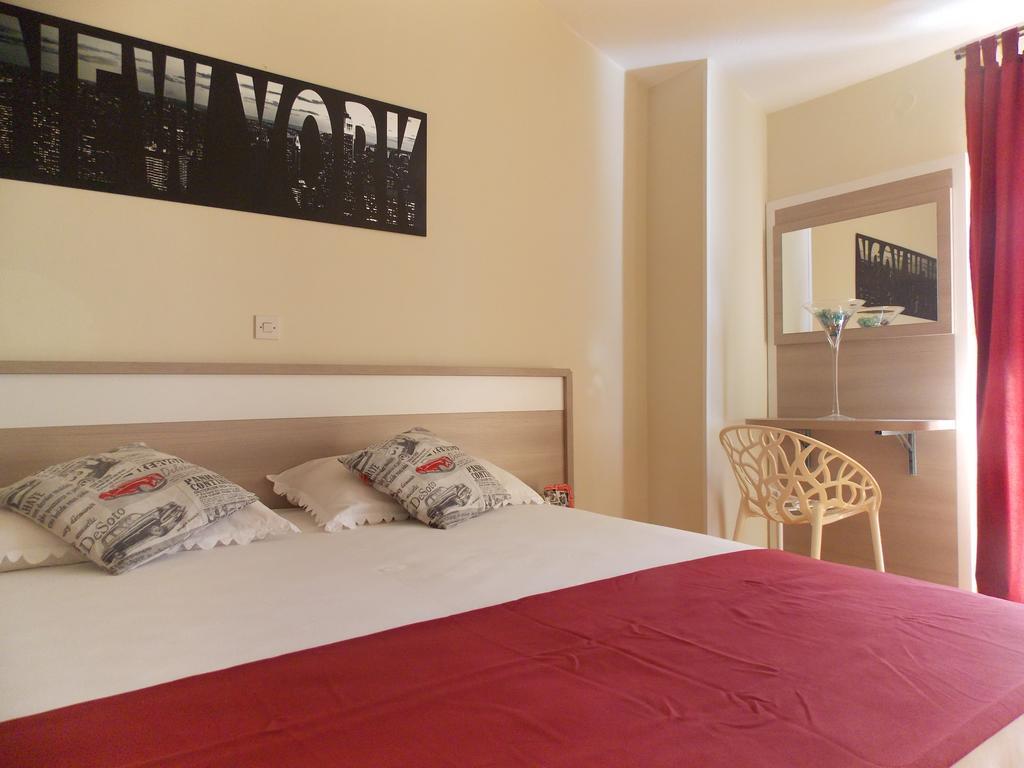 Apartmani Adriatic Ana Novalja Eksteriør bilde