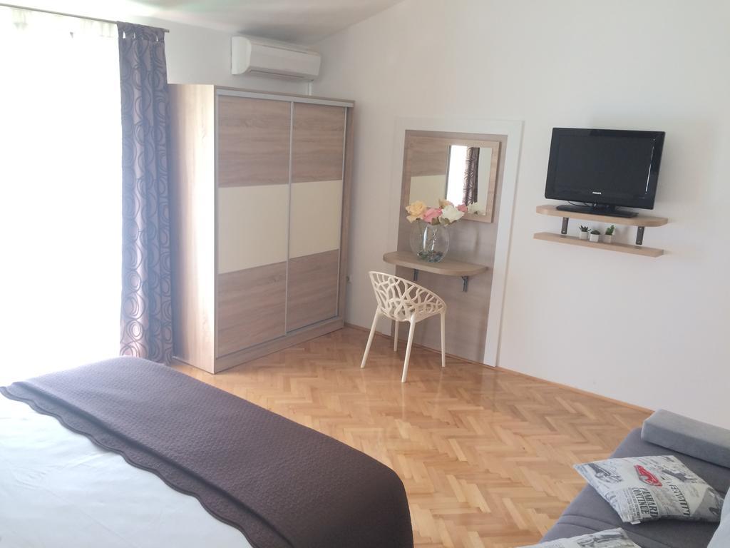 Apartmani Adriatic Ana Novalja Eksteriør bilde
