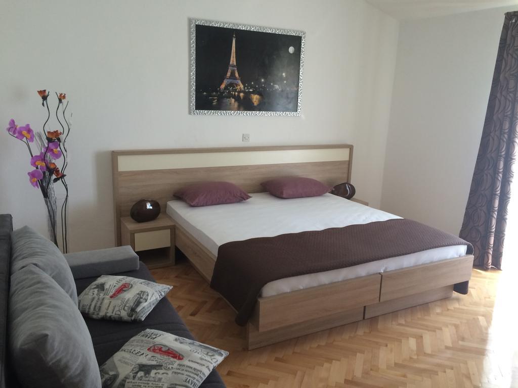 Apartmani Adriatic Ana Novalja Eksteriør bilde