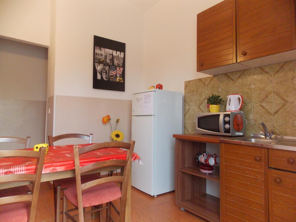 Apartmani Adriatic Ana Novalja Eksteriør bilde