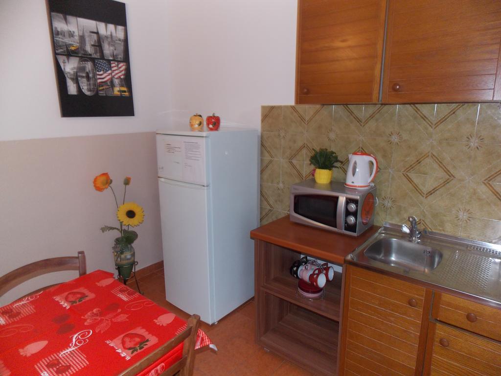 Apartmani Adriatic Ana Novalja Eksteriør bilde