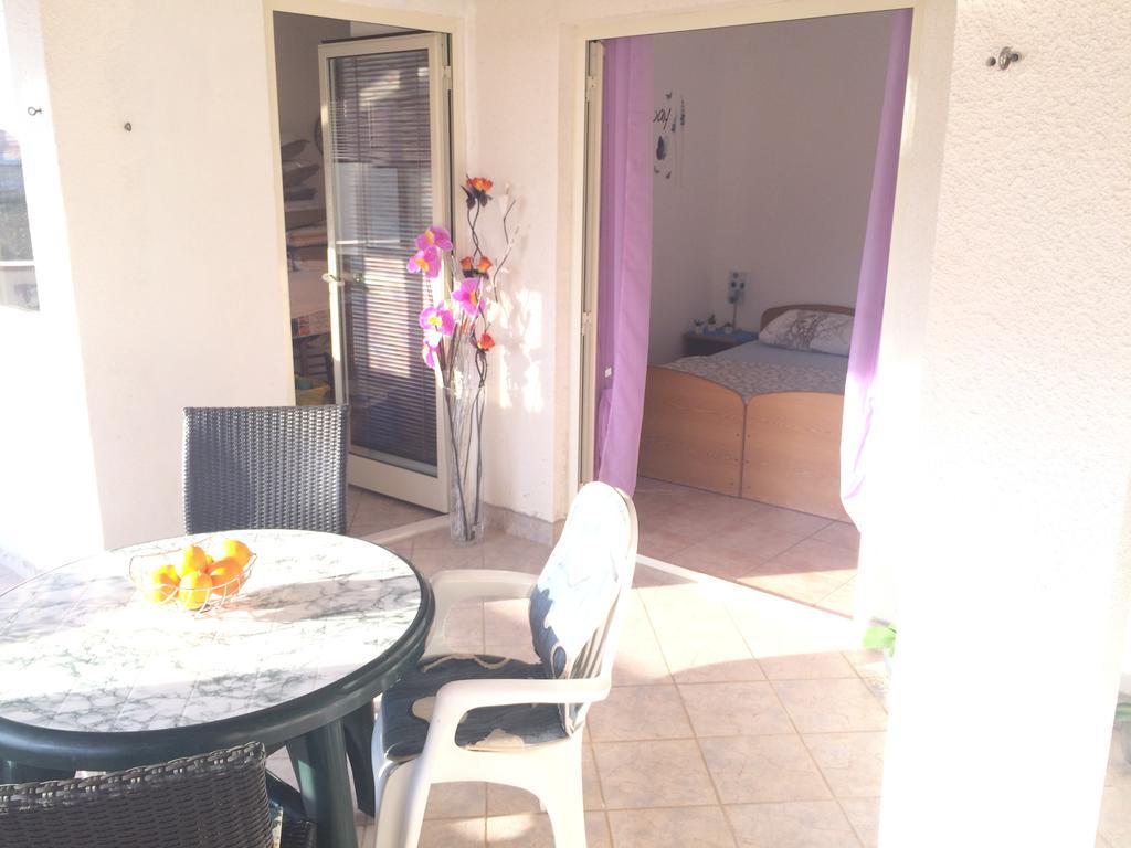 Apartmani Adriatic Ana Novalja Eksteriør bilde