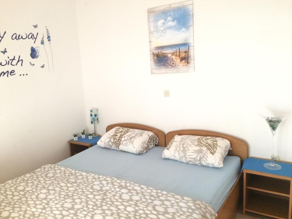 Apartmani Adriatic Ana Novalja Eksteriør bilde