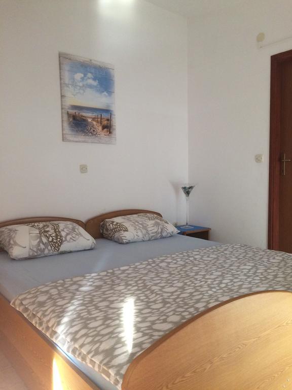 Apartmani Adriatic Ana Novalja Eksteriør bilde
