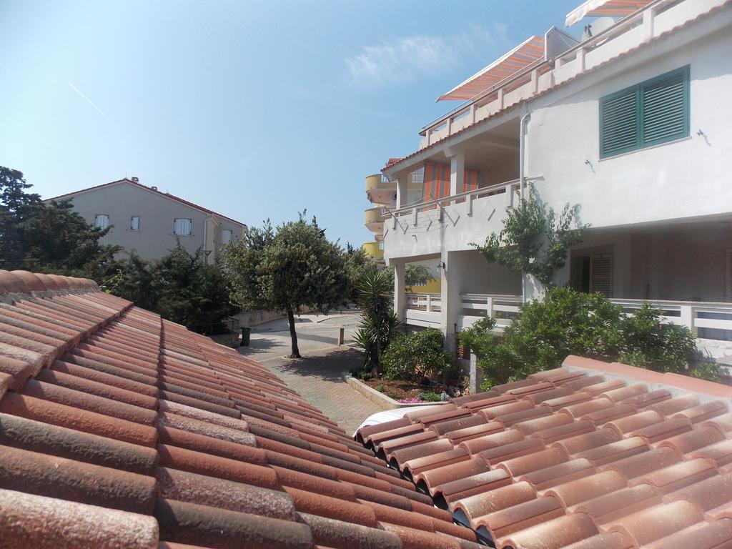 Apartmani Adriatic Ana Novalja Eksteriør bilde