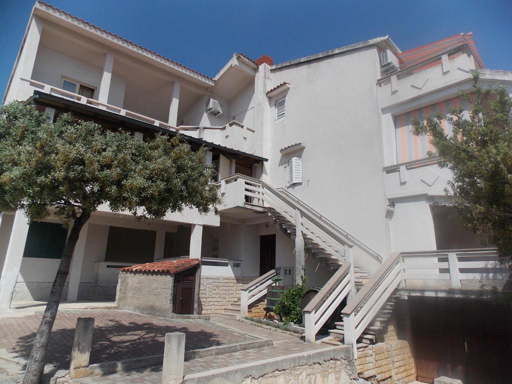 Apartmani Adriatic Ana Novalja Eksteriør bilde