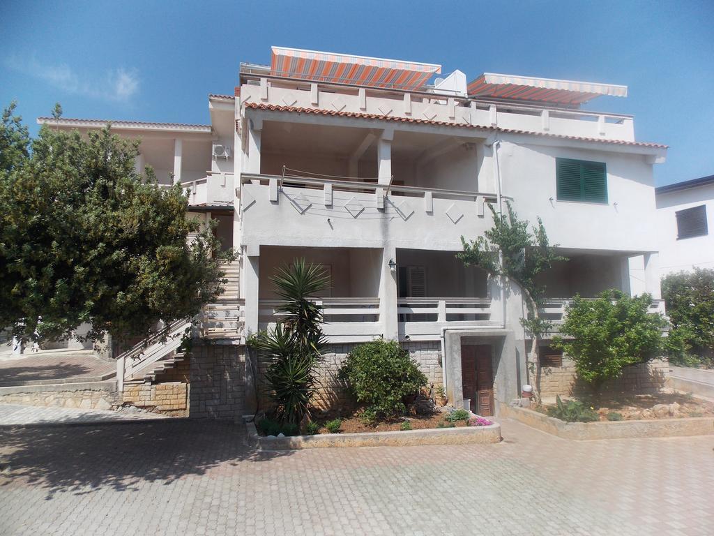 Apartmani Adriatic Ana Novalja Eksteriør bilde