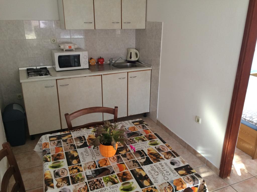 Apartmani Adriatic Ana Novalja Eksteriør bilde