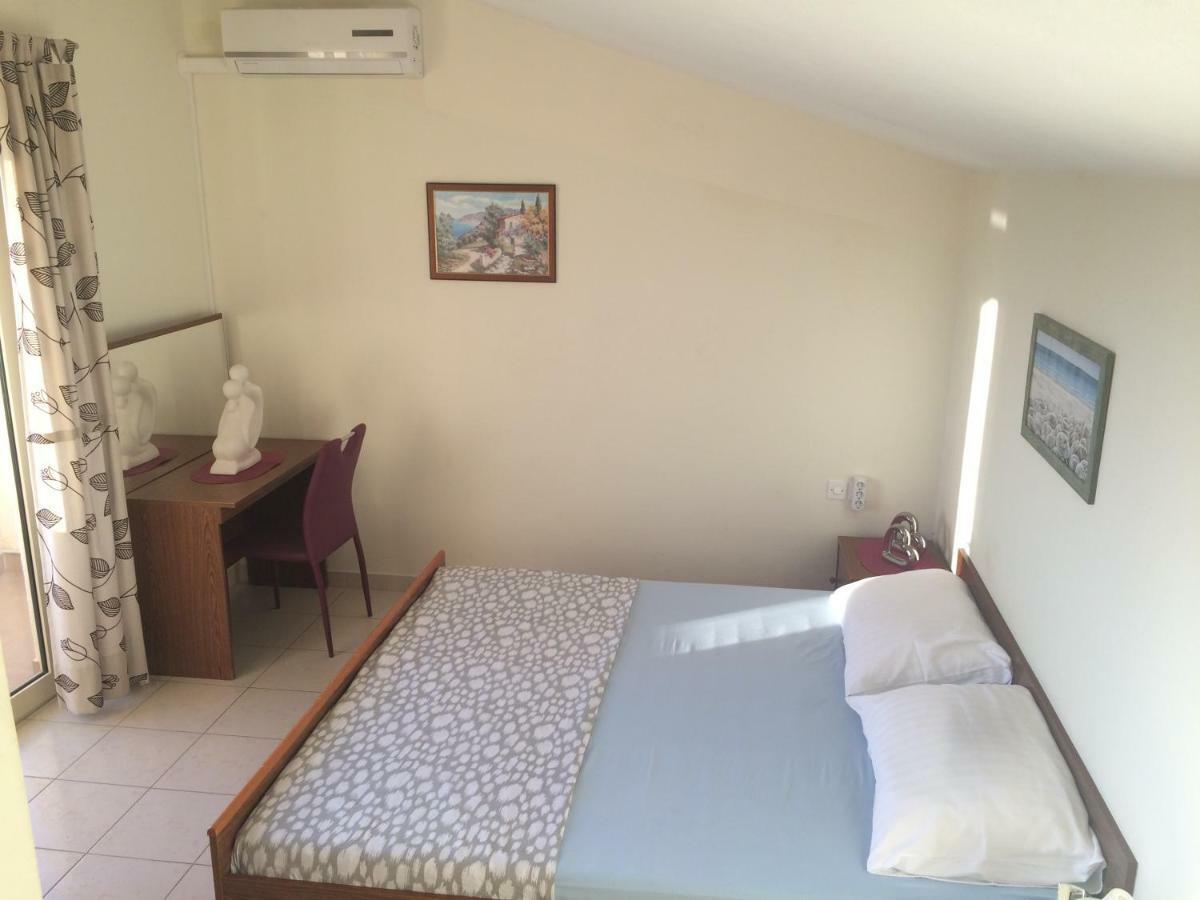 Apartmani Adriatic Ana Novalja Eksteriør bilde