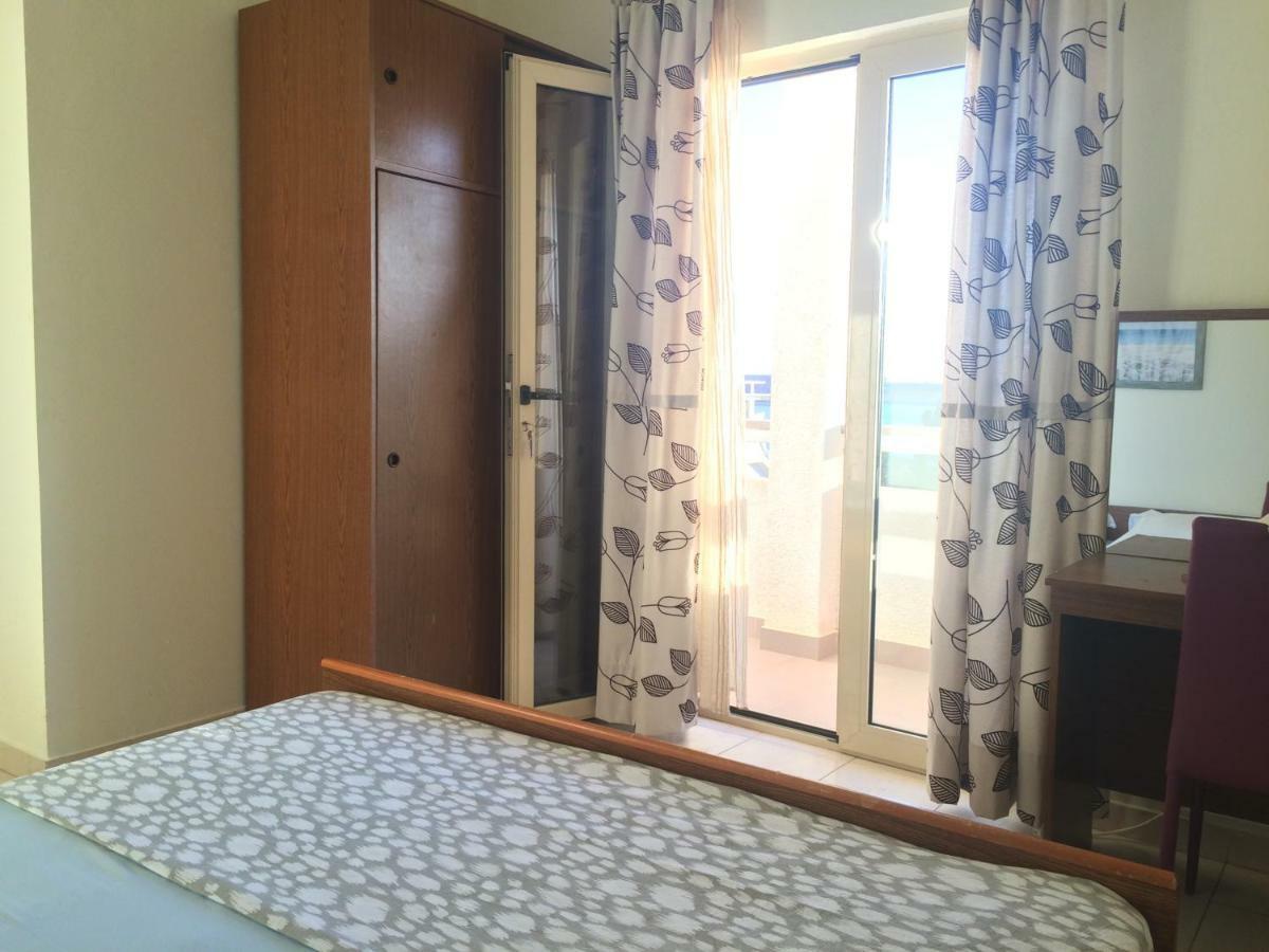 Apartmani Adriatic Ana Novalja Eksteriør bilde