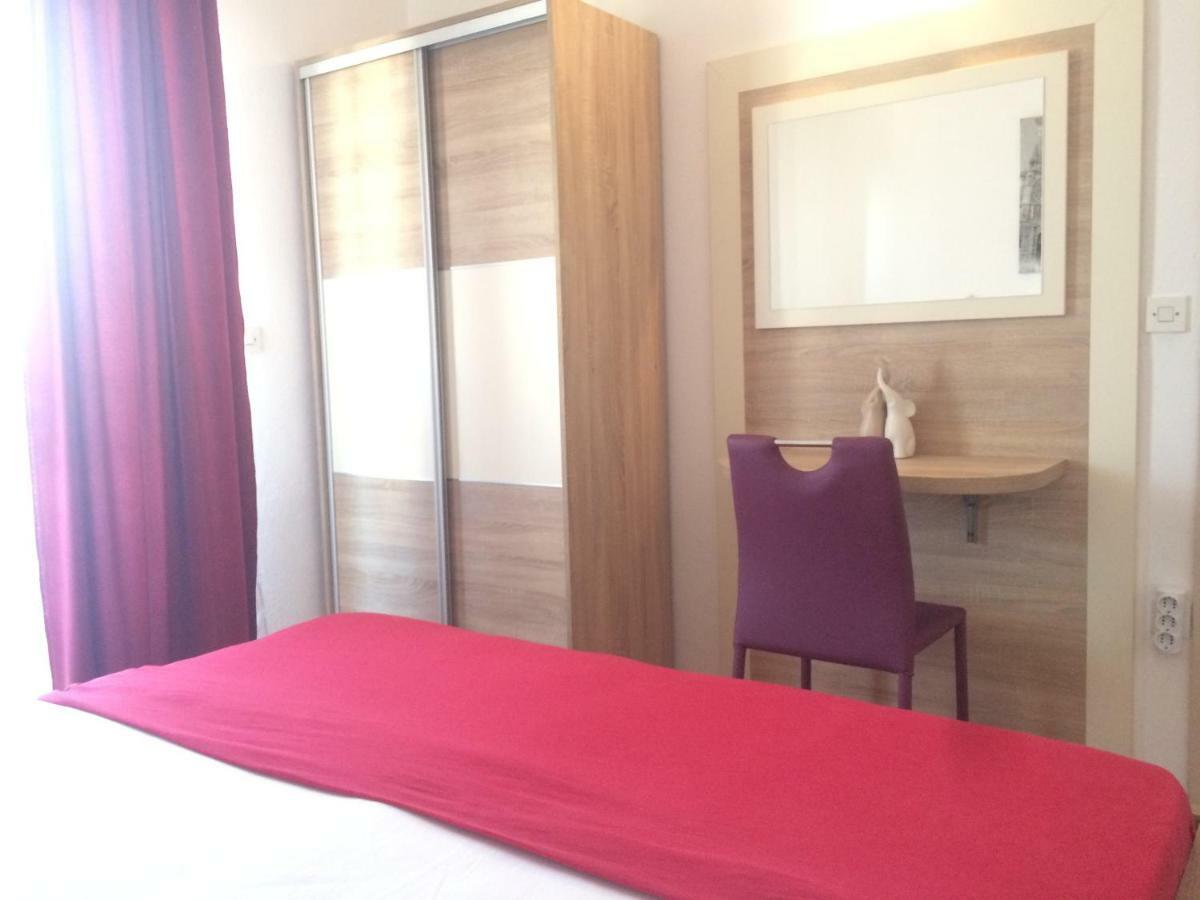 Apartmani Adriatic Ana Novalja Eksteriør bilde